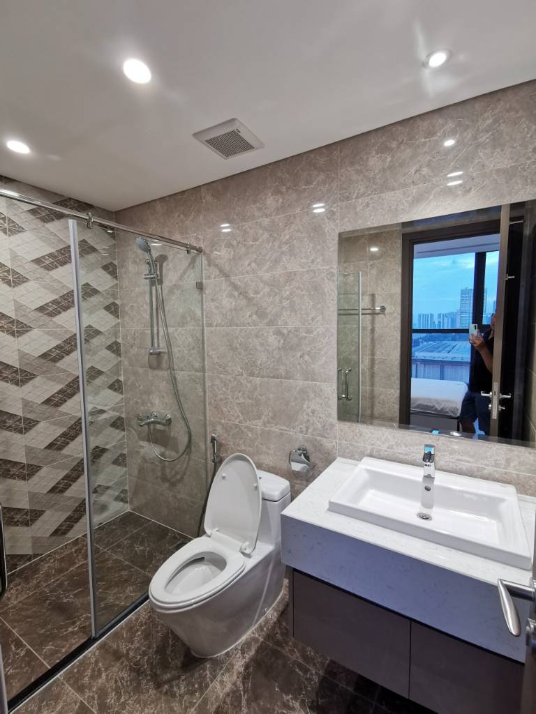 Bán căn hộ 3PN, 2WC, 123m2 giá 2,4 tỷ bao gồm tất cả chi phí sang nhượng